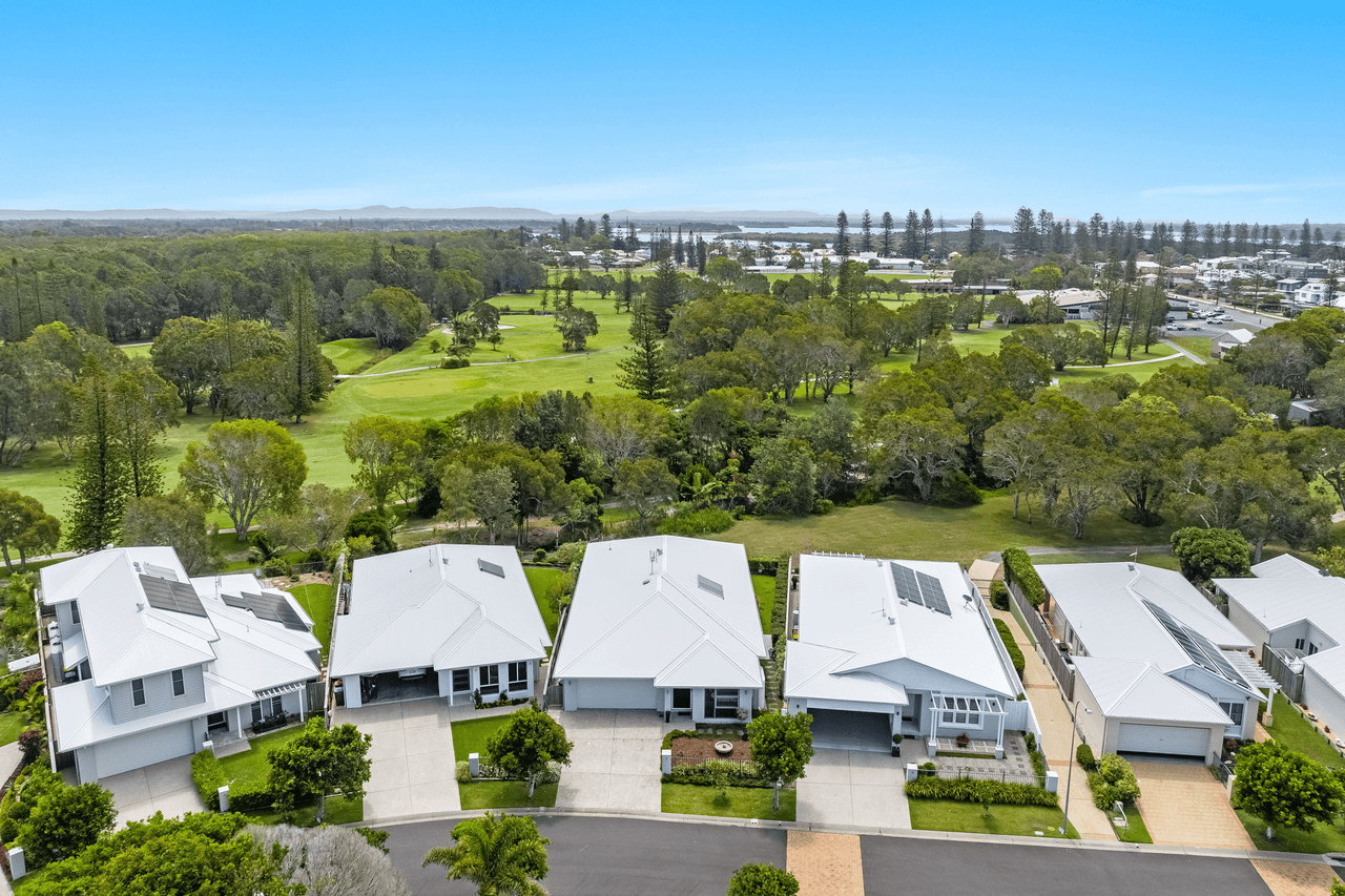 16 The Drive, YAMBA, NSW 2464