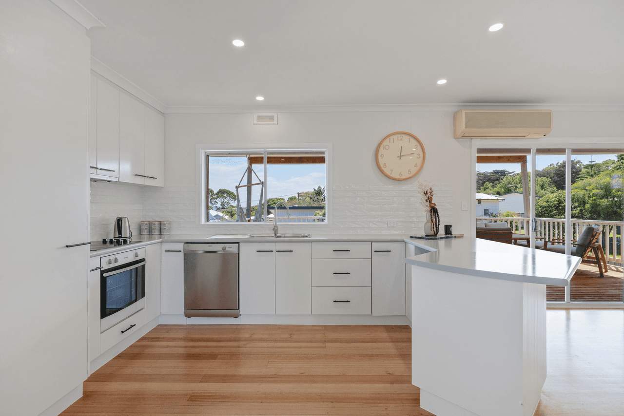 10 Hobsons Parade, COWES, VIC 3922