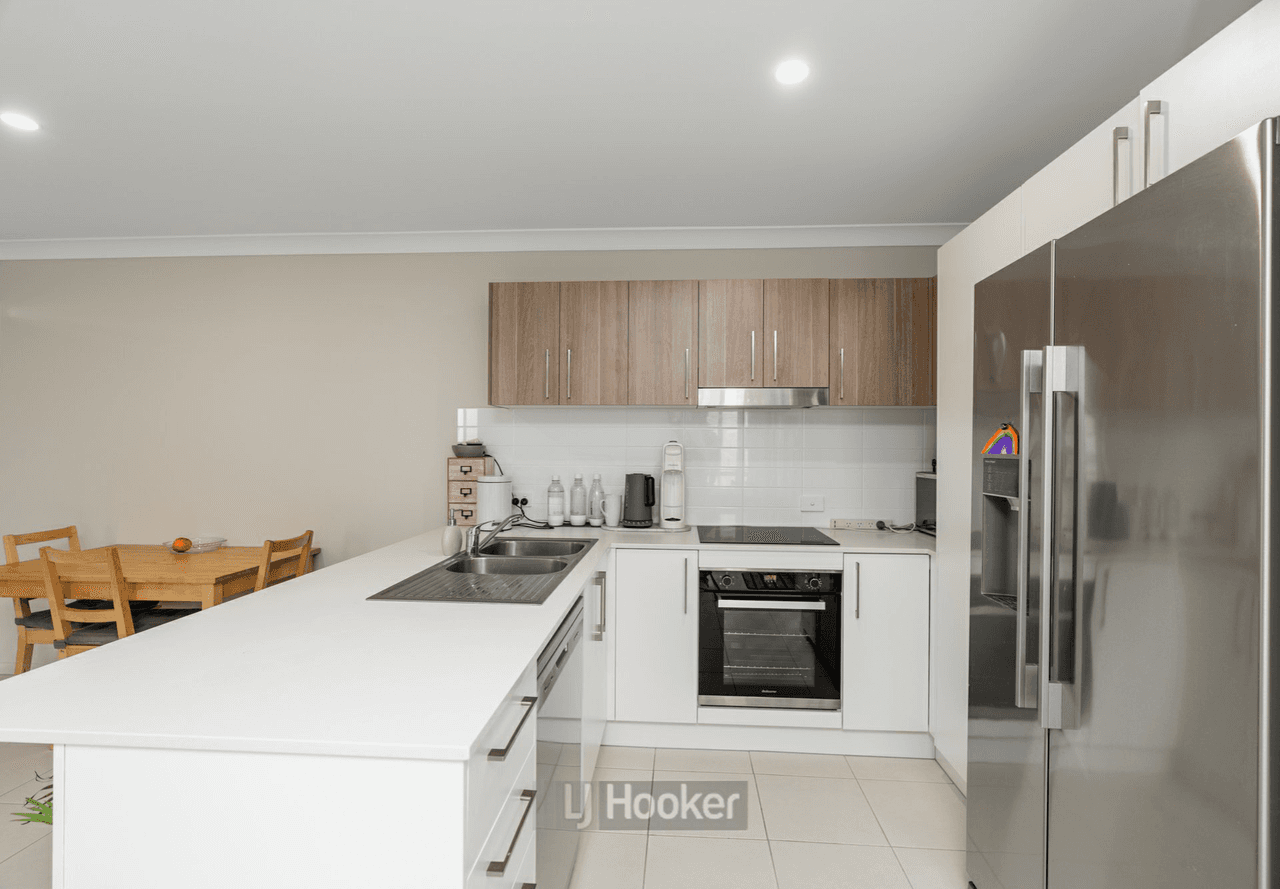 320 Middle Road, BORONIA HEIGHTS, QLD 4124