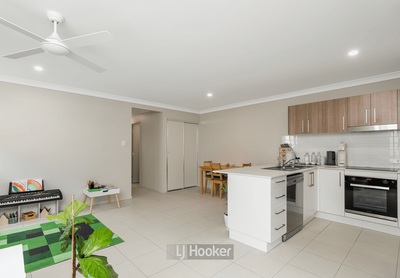 320 Middle Road, BORONIA HEIGHTS, QLD 4124