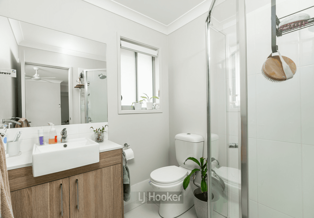 320 Middle Road, BORONIA HEIGHTS, QLD 4124