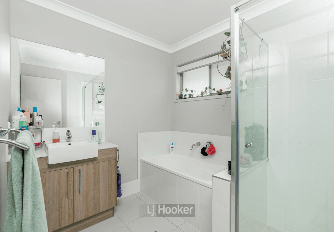 320 Middle Road, BORONIA HEIGHTS, QLD 4124