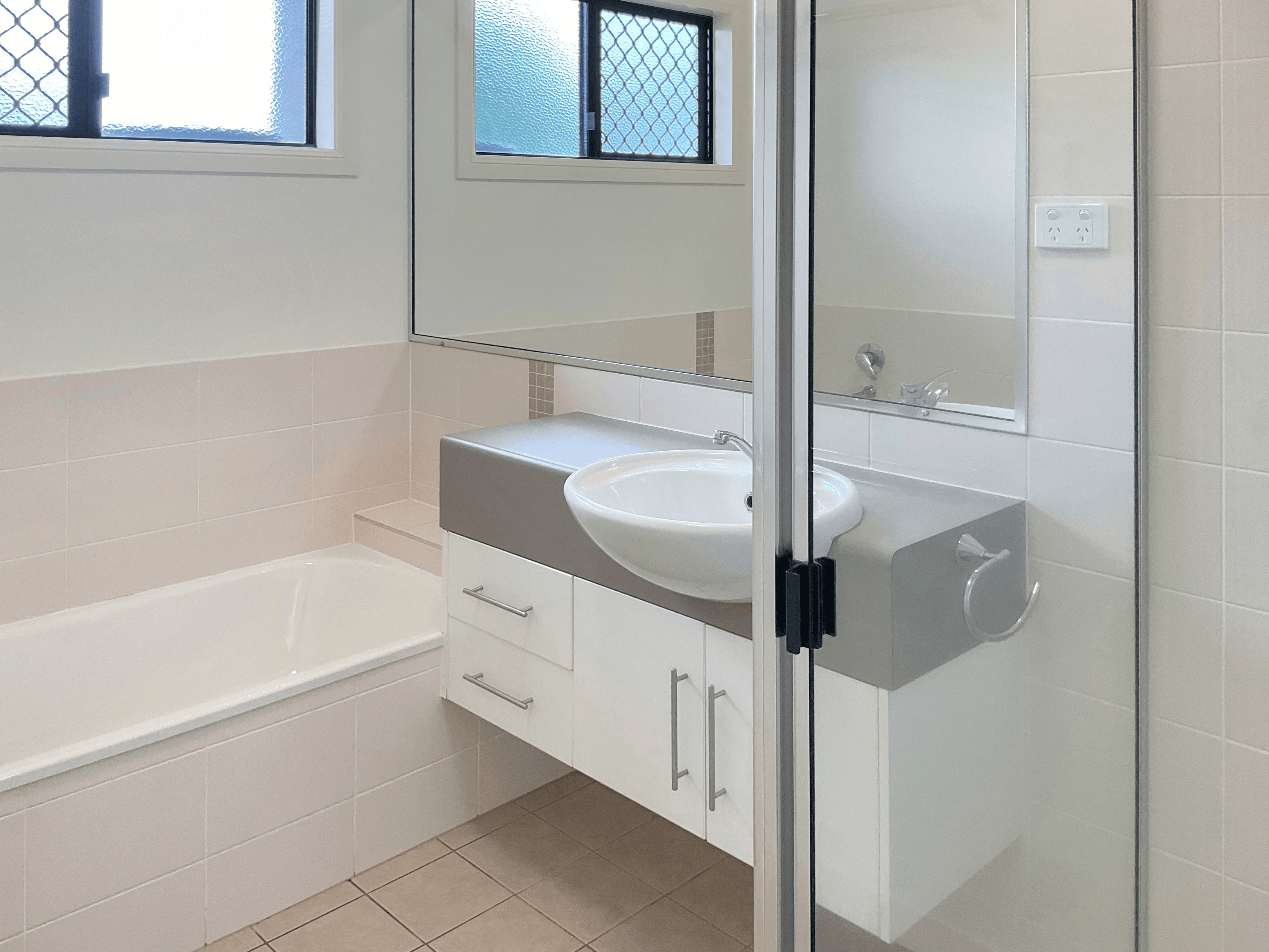 44 Greenview Drive, MOUNT LOUISA, QLD 4814