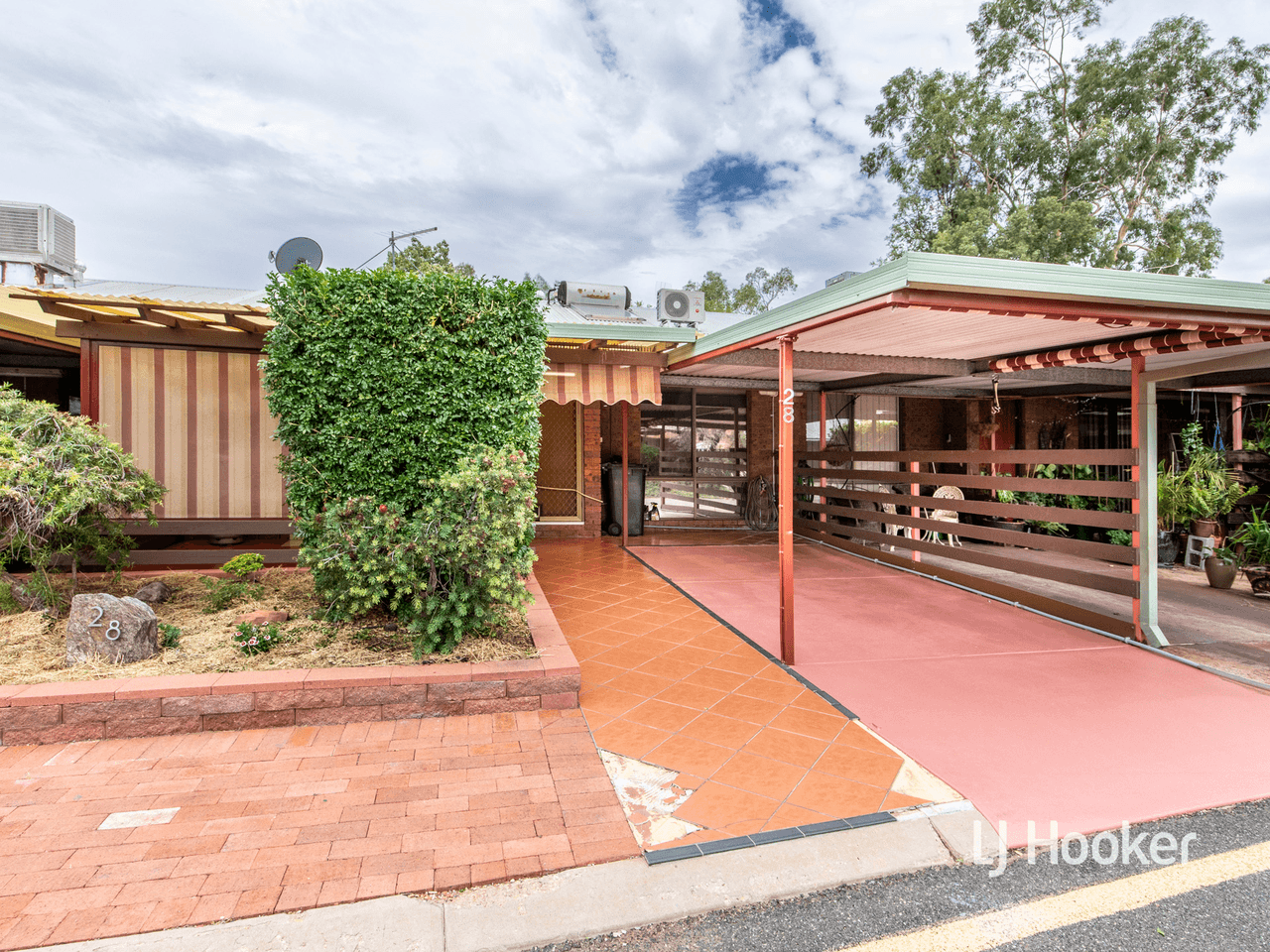 28 Floreat Village, DESERT SPRINGS, NT 0870