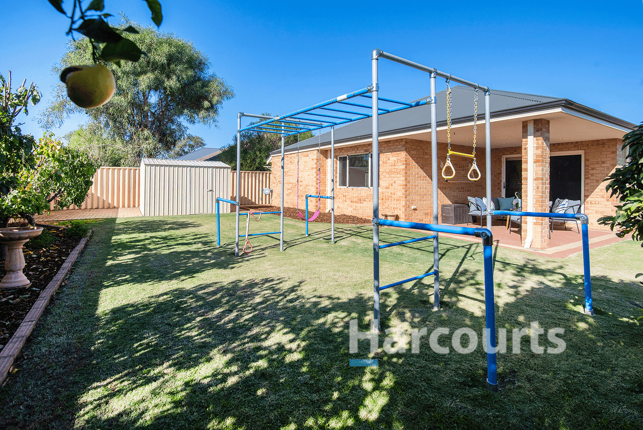 12 Santons Approach, YALYALUP, WA 6280