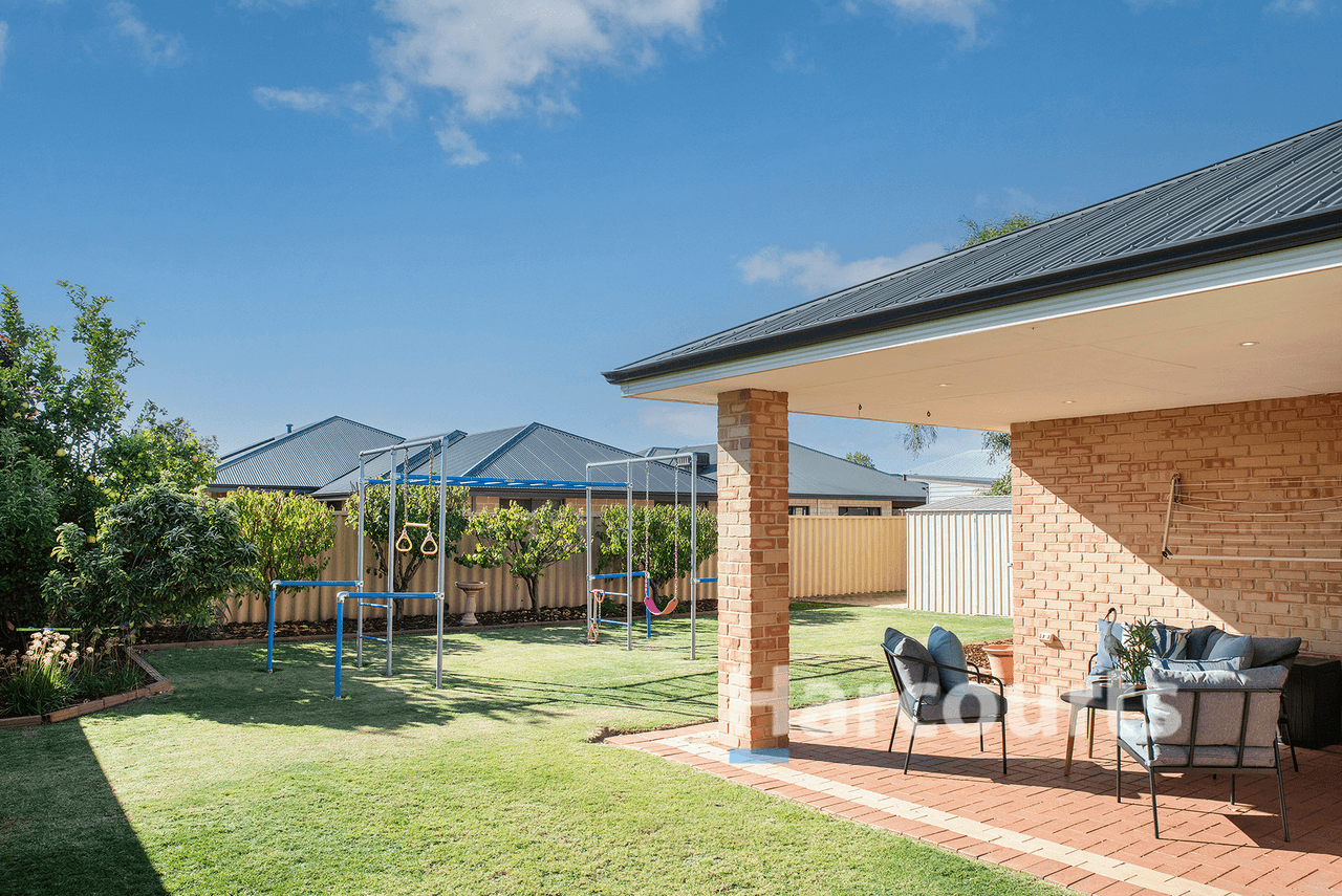 12 Santons Approach, YALYALUP, WA 6280