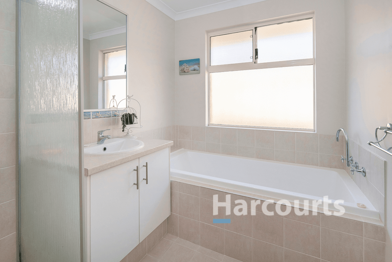 12 Santons Approach, YALYALUP, WA 6280