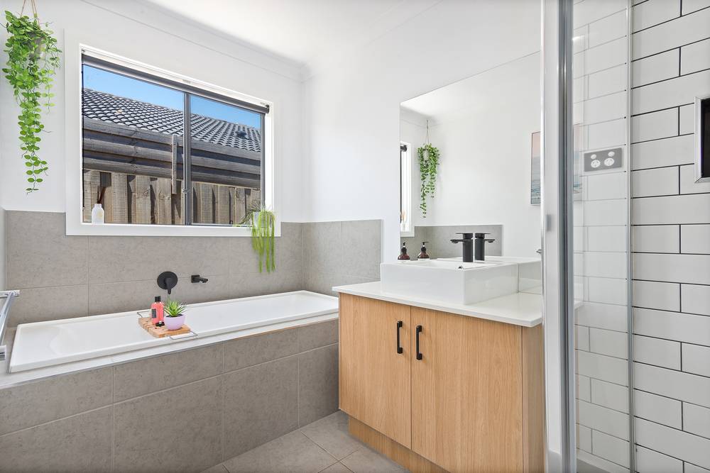 8 Snedden Street, Armstrong Creek, VIC 3217