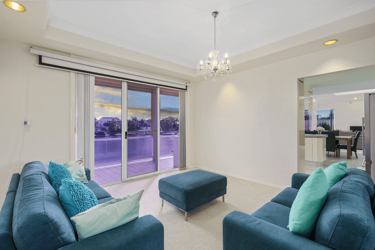 32 Charolais Crescent, BENOWA WATERS, QLD 4217