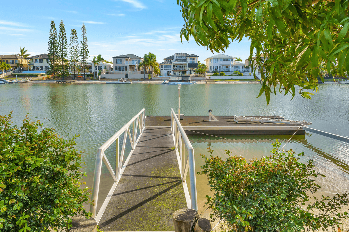 32 Charolais Crescent, BENOWA WATERS, QLD 4217