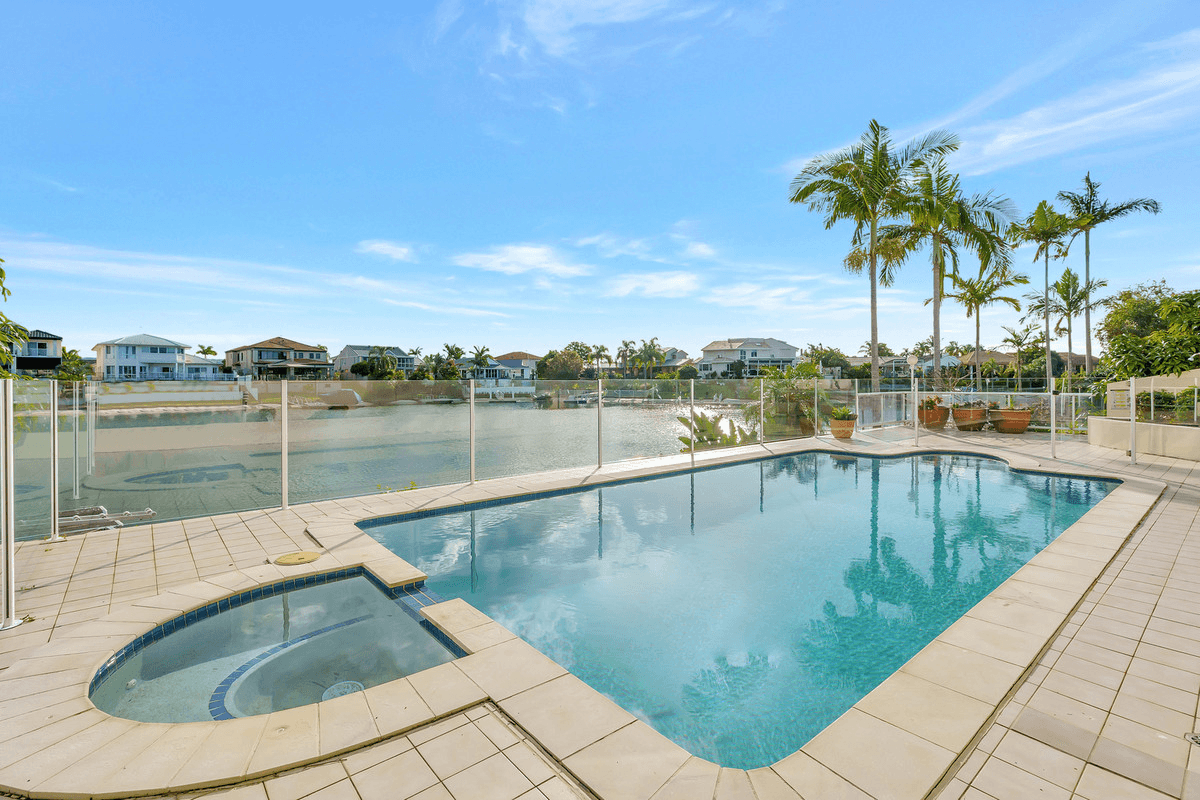 32 Charolais Crescent, BENOWA WATERS, QLD 4217