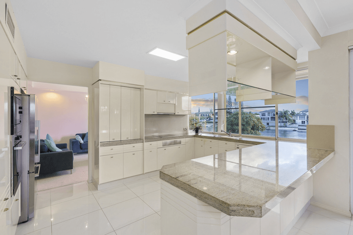 32 Charolais Crescent, BENOWA WATERS, QLD 4217