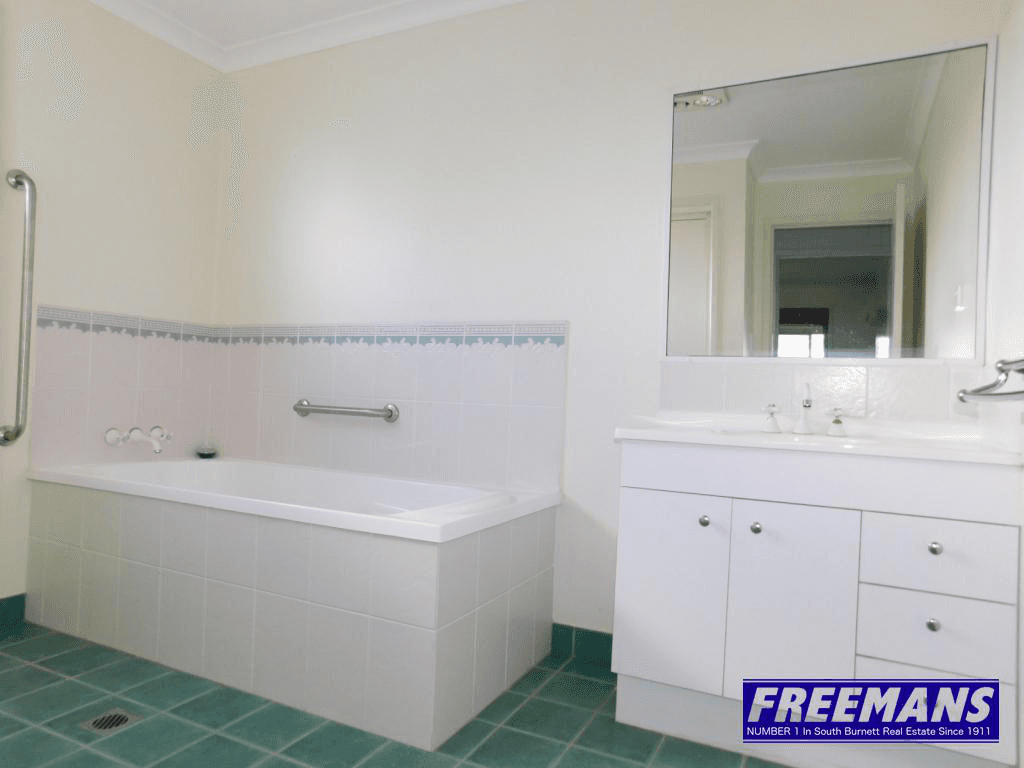 5 Boonenne Court, NANANGO, QLD 4615