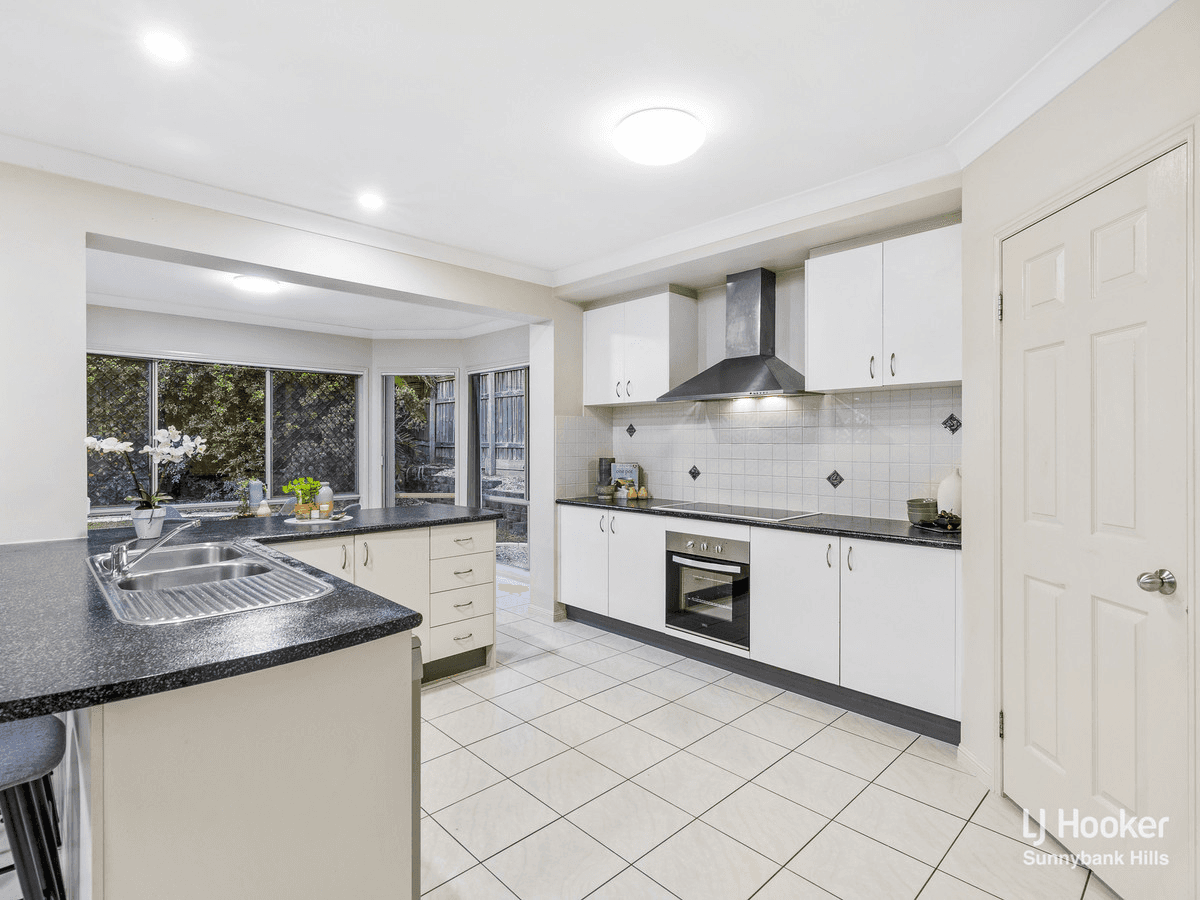 126 White Cedar Circuit, STRETTON, QLD 4116