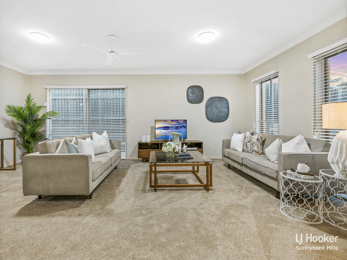 126 White Cedar Circuit, STRETTON, QLD 4116