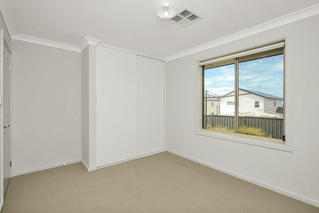 35 WHITE Close, ENCOUNTER BAY, SA 5211