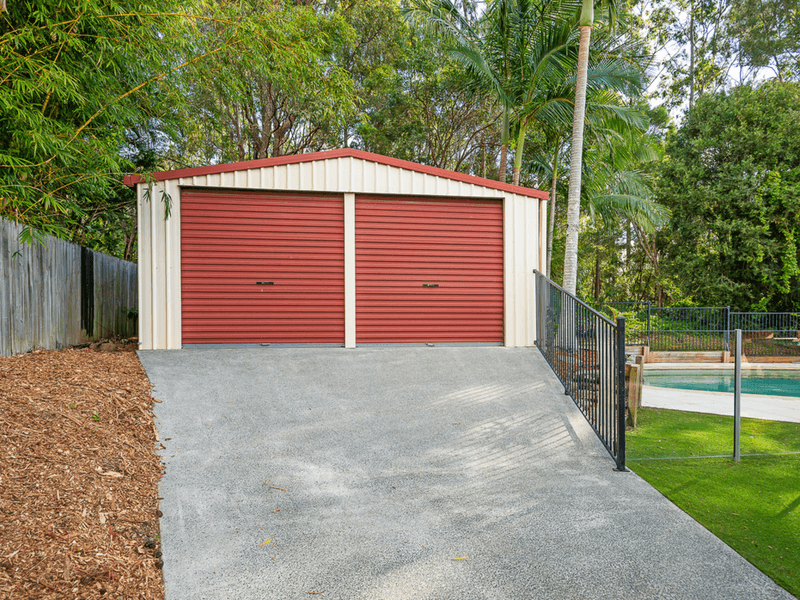 19 Gippsland Drive, Helensvale, QLD 4212