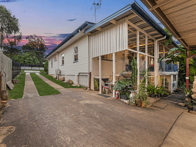 8 William Street, BLACKSTONE, QLD 4304