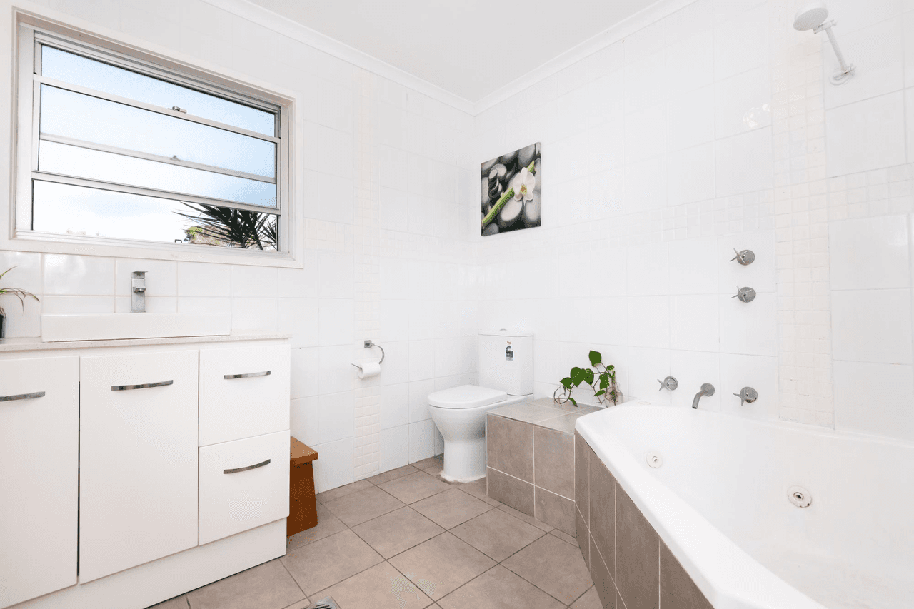 24 Fiddaman Road, EMERALD BEACH, NSW 2456