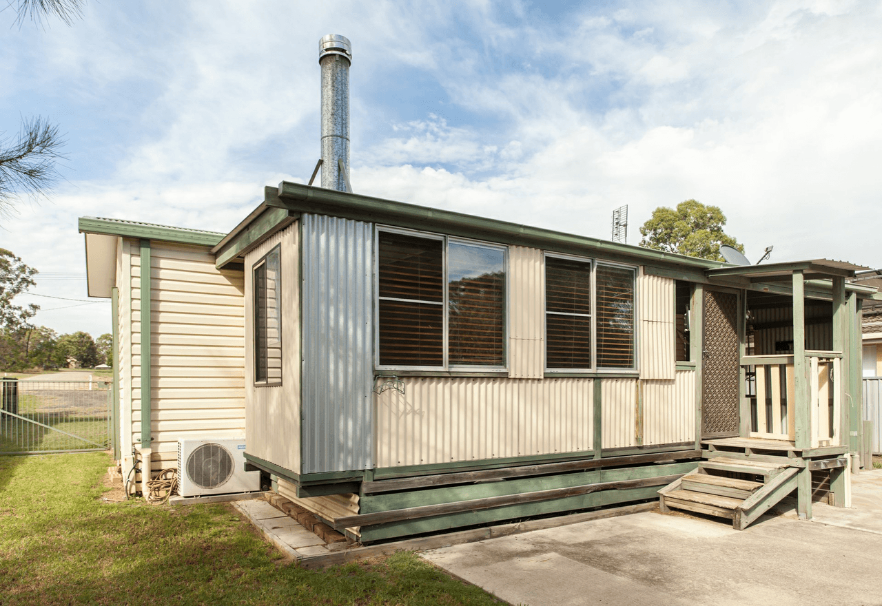 30 John St, ELLALONG, NSW 2325