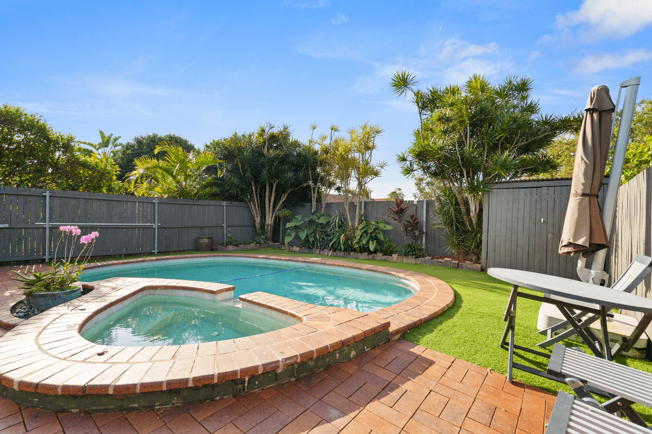 9 Daniel Street, LOTA, QLD 4179