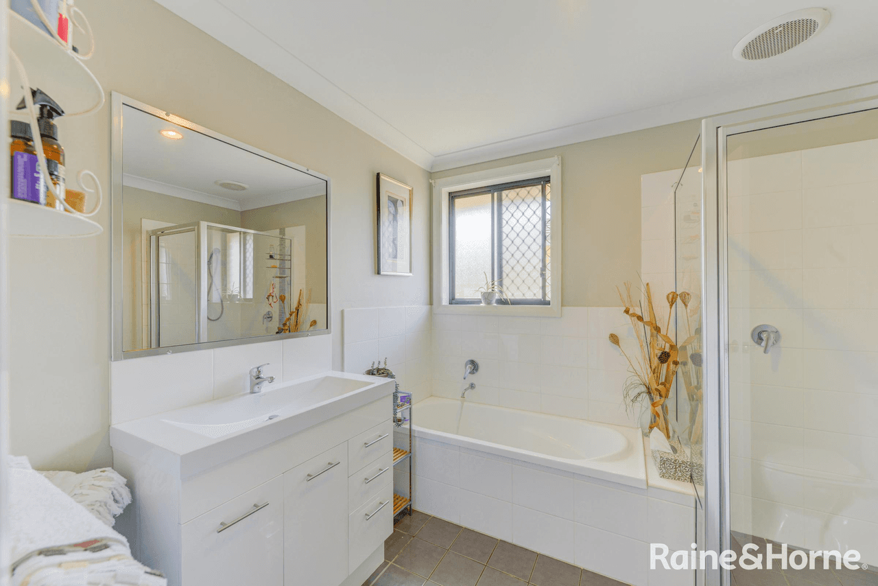 27 Orley Drive, TAMWORTH, NSW 2340