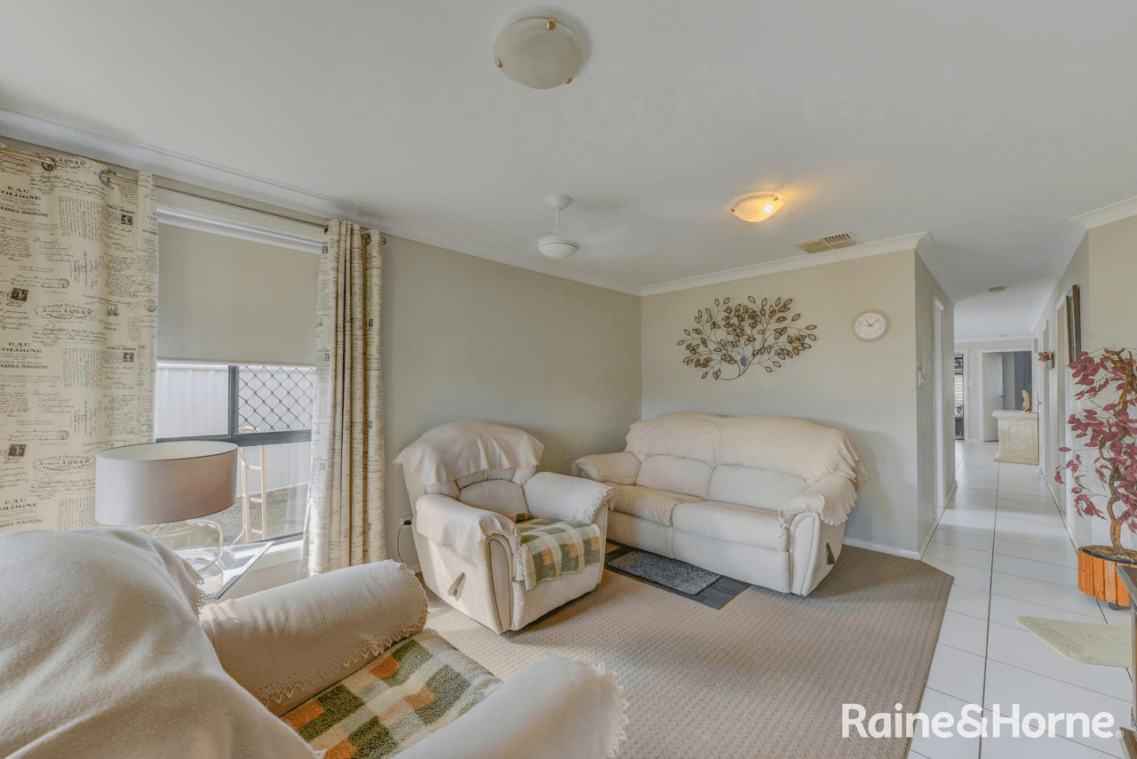 27 Orley Drive, TAMWORTH, NSW 2340