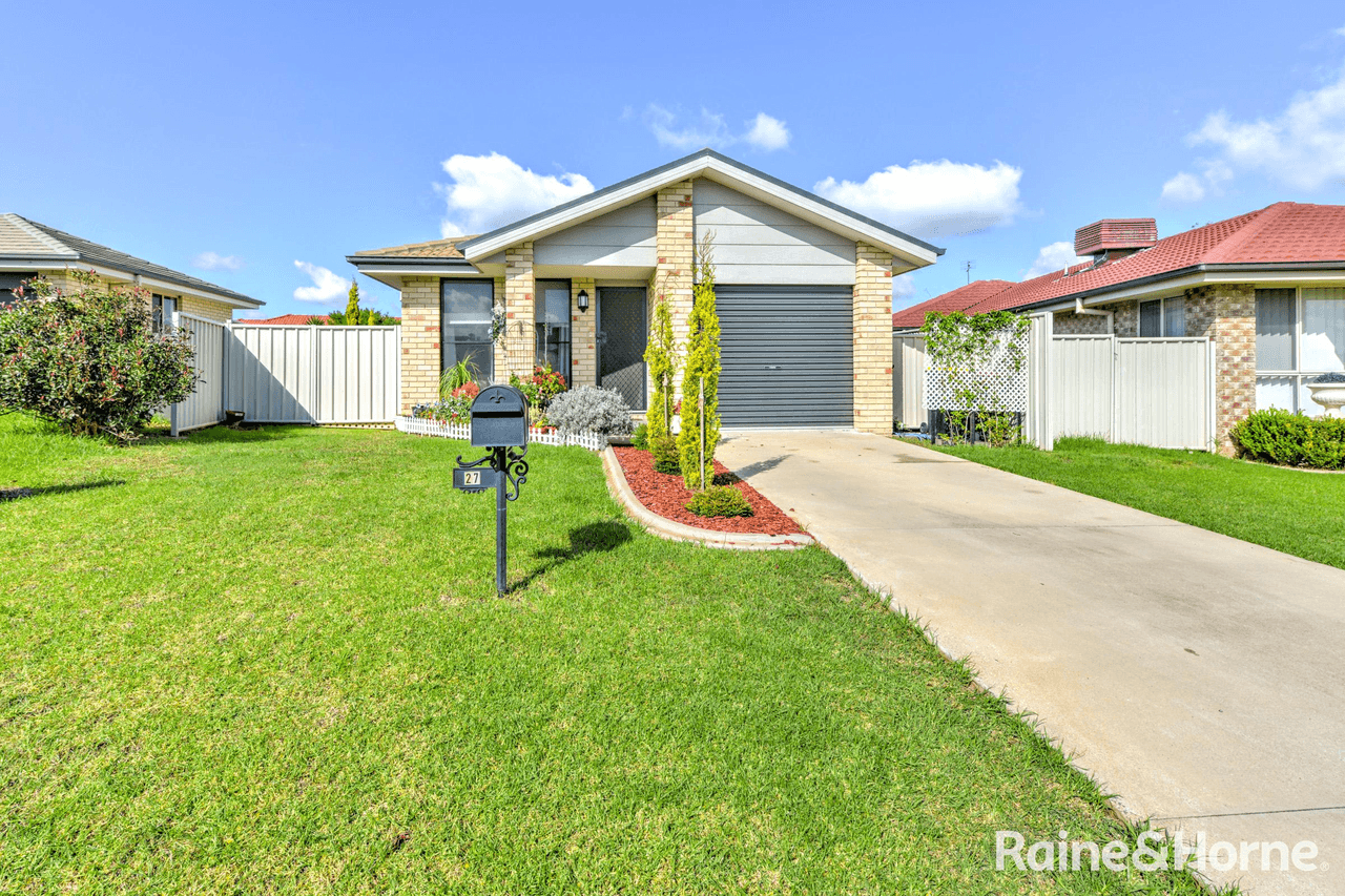 27 Orley Drive, TAMWORTH, NSW 2340