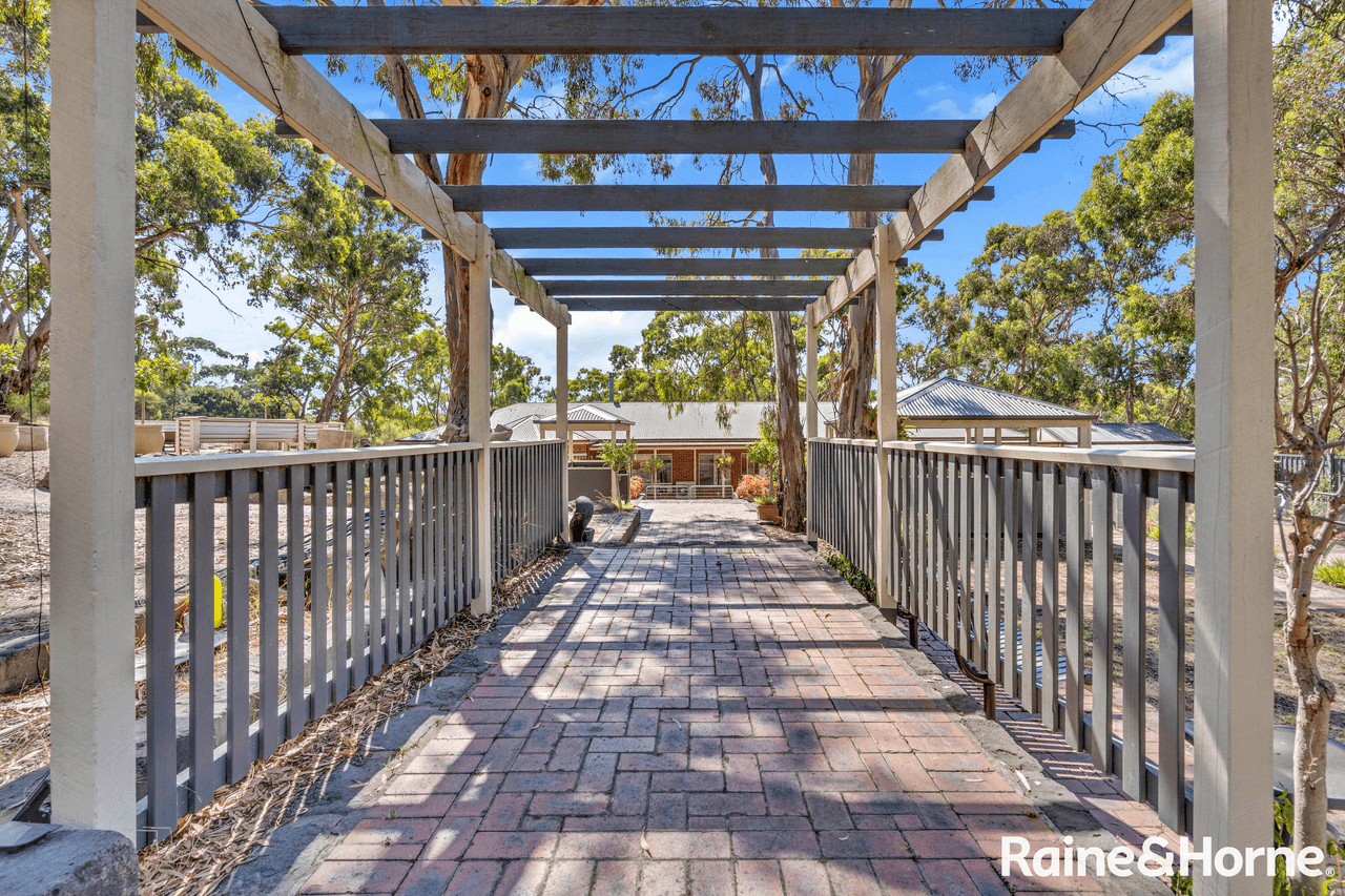 35 Webb Court, SUNBURY, VIC 3429