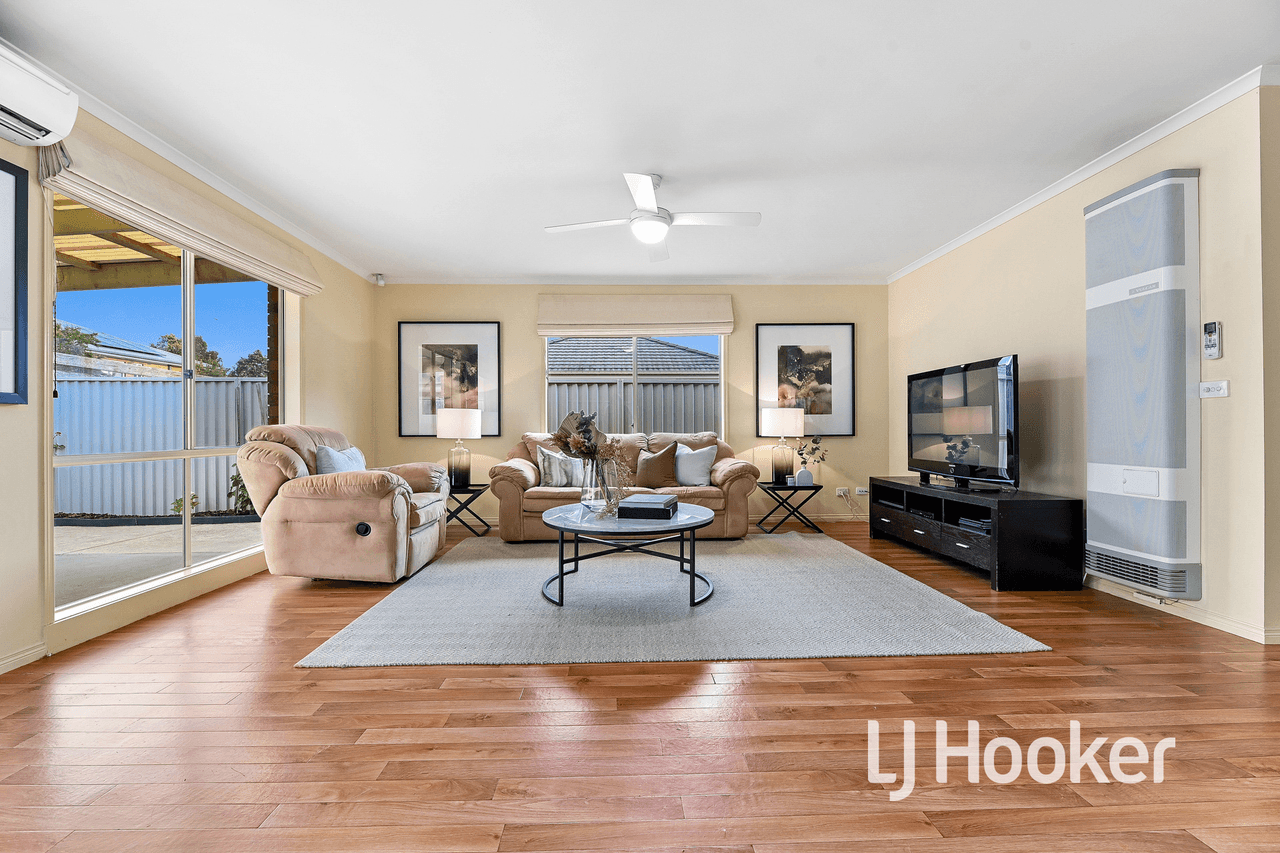 11 Buchan Green, PAKENHAM, VIC 3810