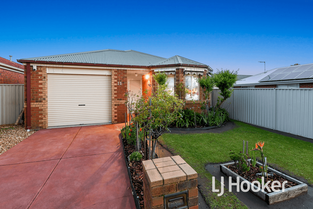 11 Buchan Green, PAKENHAM, VIC 3810