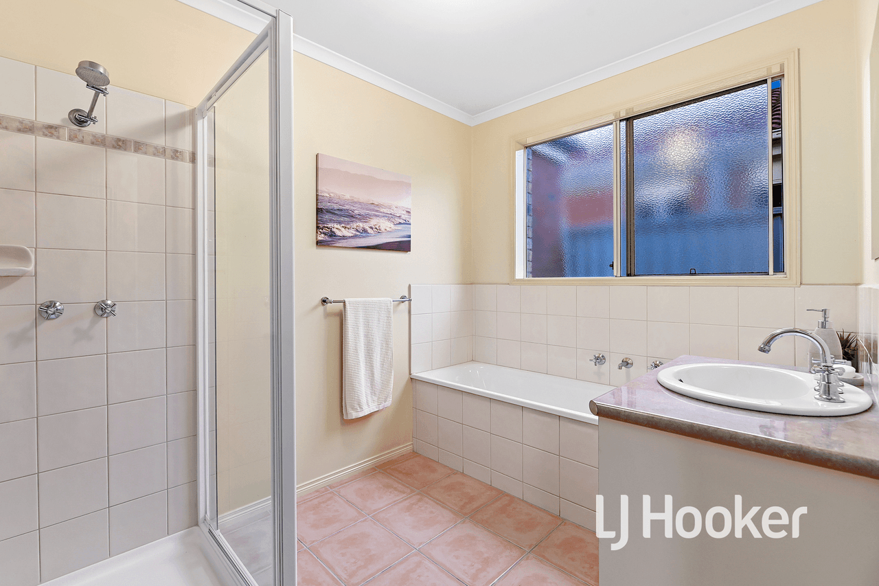 11 Buchan Green, PAKENHAM, VIC 3810