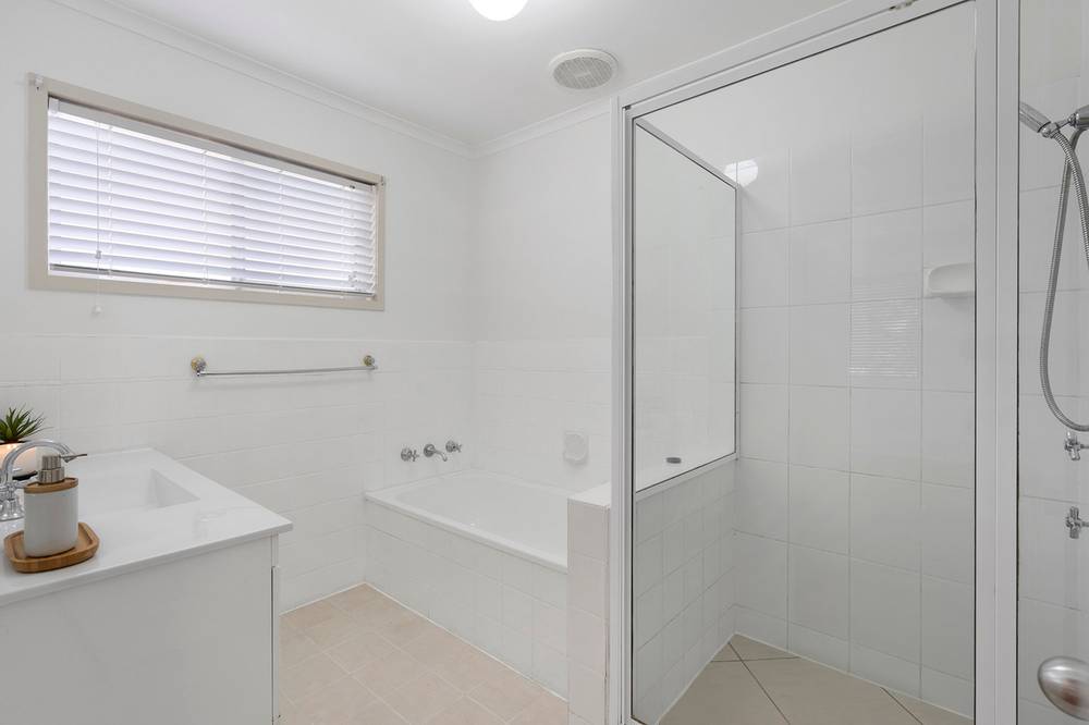 4 Gills Close, ROCHEDALE SOUTH, QLD 4123