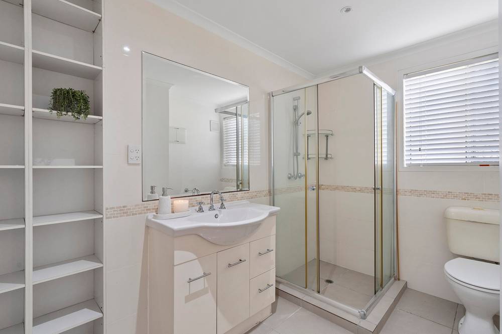 4 Gills Close, ROCHEDALE SOUTH, QLD 4123