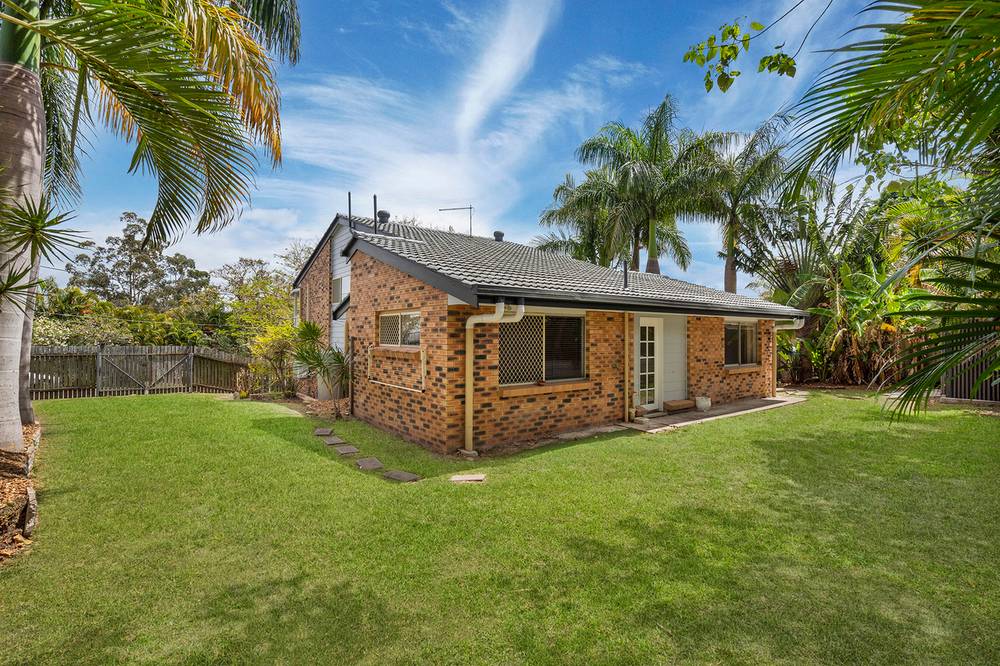 4 Gills Close, ROCHEDALE SOUTH, QLD 4123