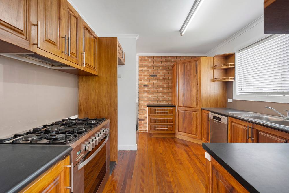 4 Gills Close, ROCHEDALE SOUTH, QLD 4123
