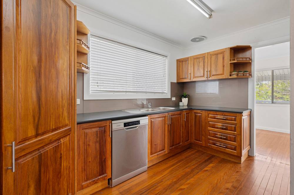 4 Gills Close, ROCHEDALE SOUTH, QLD 4123