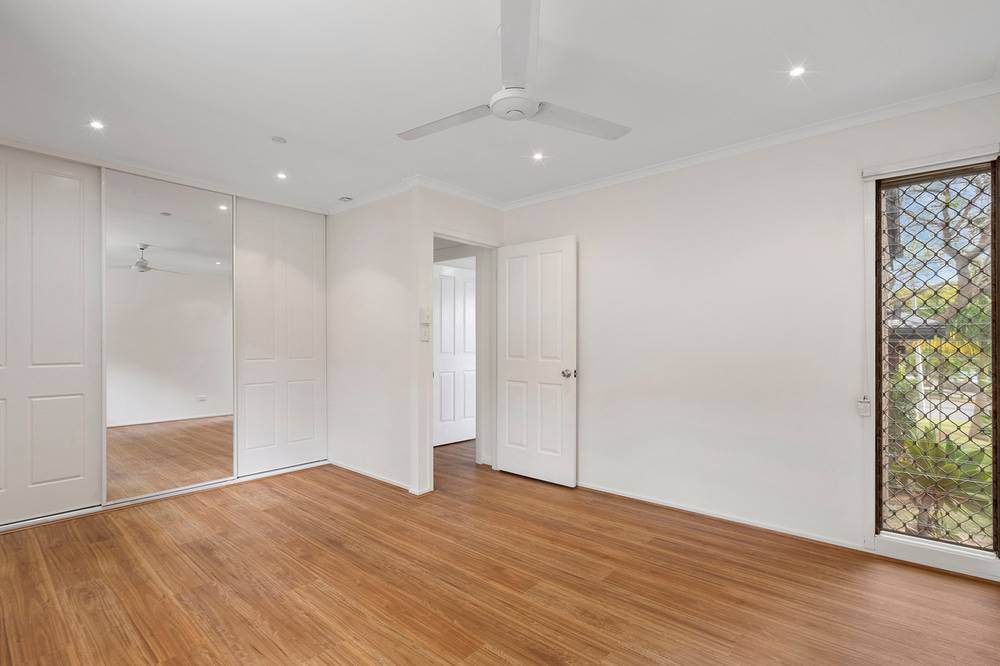 4 Gills Close, ROCHEDALE SOUTH, QLD 4123