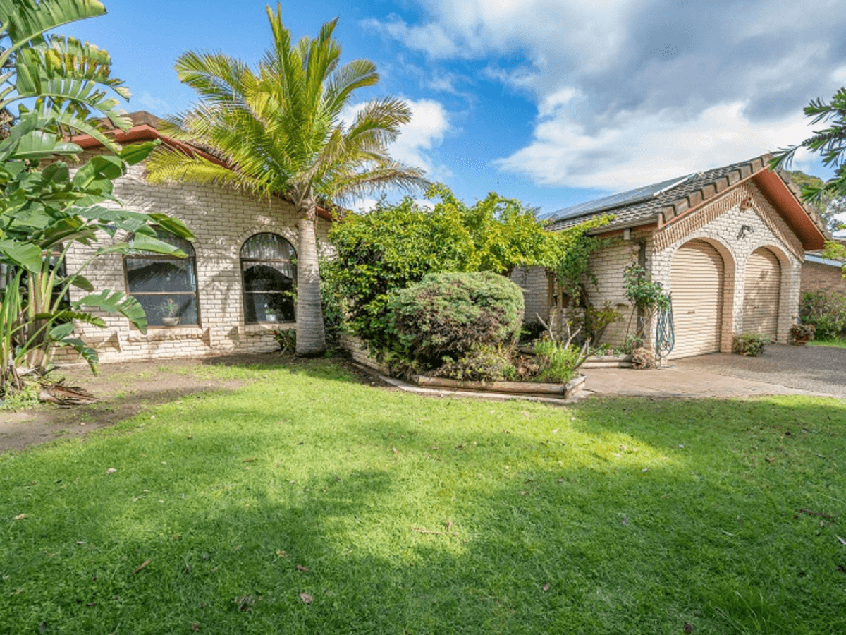 18 Clyde Street, Mollymook Beach, NSW 2539