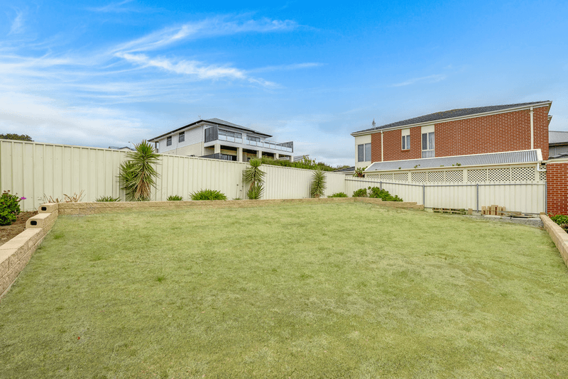 4 BARTON Court, ENCOUNTER BAY, SA 5211