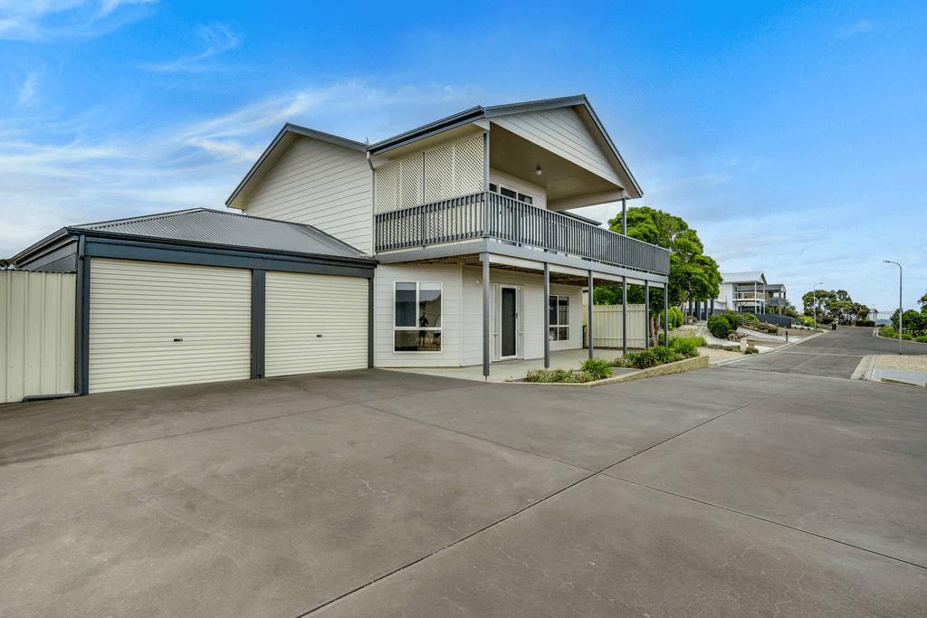 4 BARTON Court, ENCOUNTER BAY, SA 5211