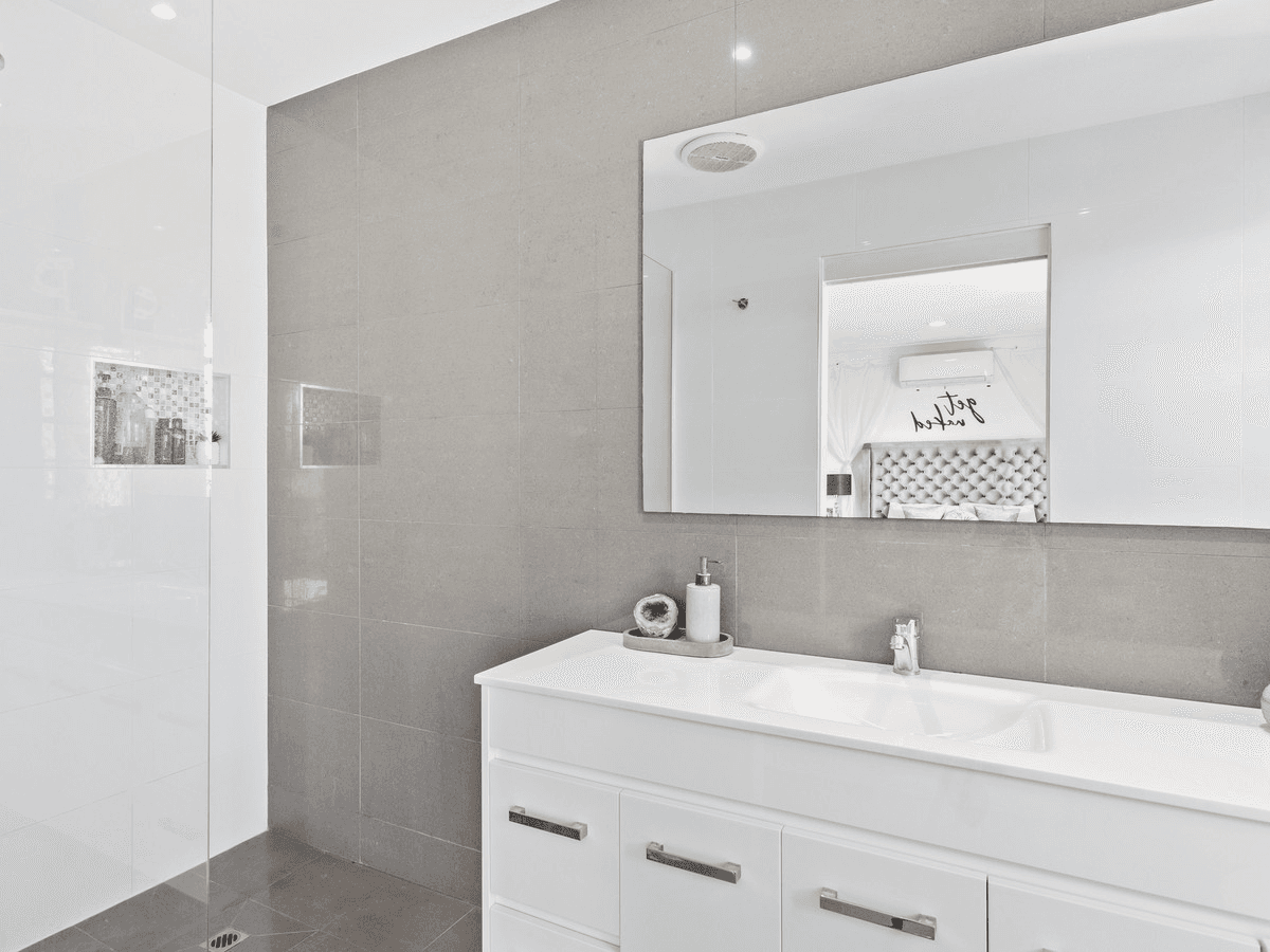 301/2214 Gold Coast Highway, Mermaid Waters, QLD 4218