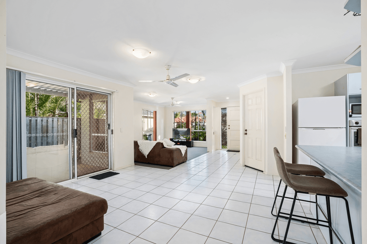 26 Madasin Close, ARUNDEL, QLD 4214