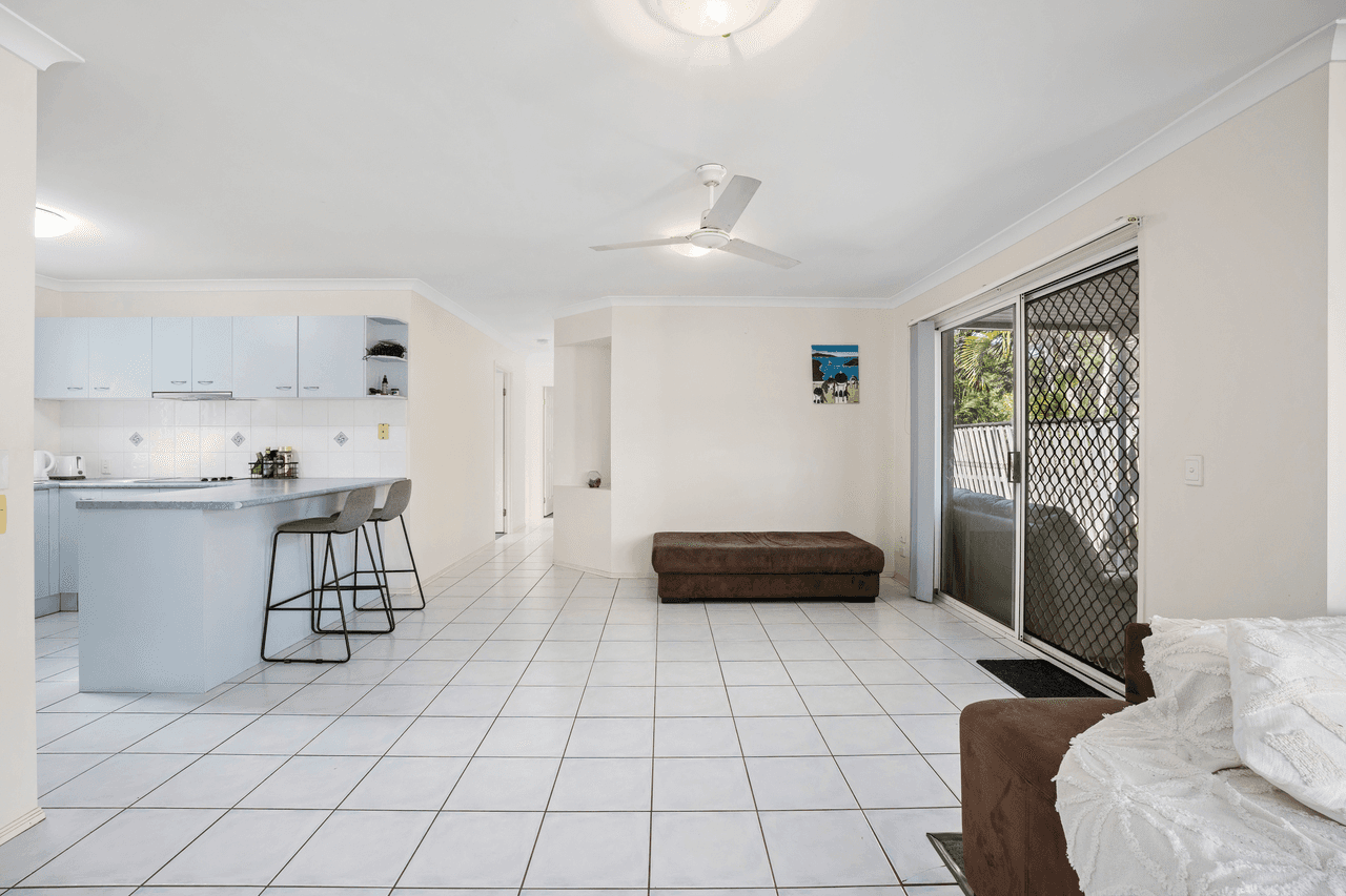 26 Madasin Close, ARUNDEL, QLD 4214