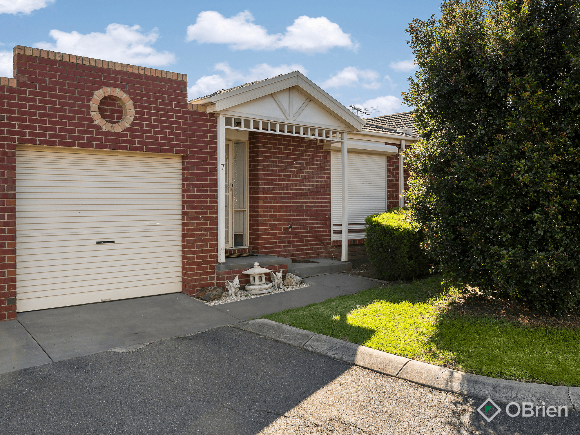 7 Village Avenue, Taylors Lakes, VIC 3038