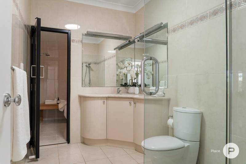 6 Hely Place, Mount Ommaney, QLD 4074