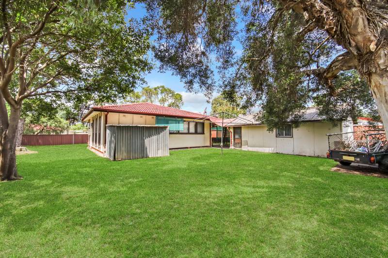 3 Palau Crescent, Lethbridge Park, NSW 2770