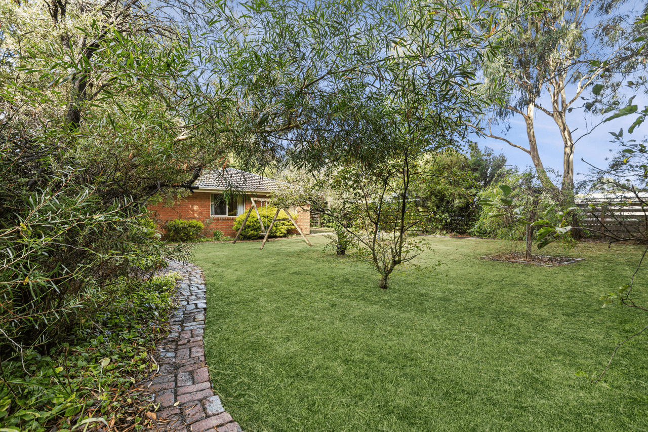 39 Coleraine Drive, ROMSEY, VIC 3434