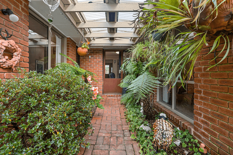 39 Coleraine Drive, ROMSEY, VIC 3434