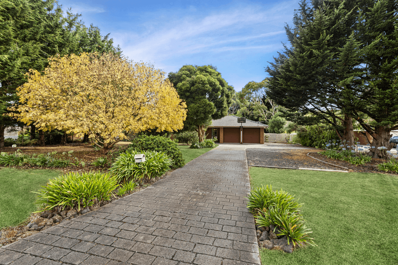 39 Coleraine Drive, ROMSEY, VIC 3434